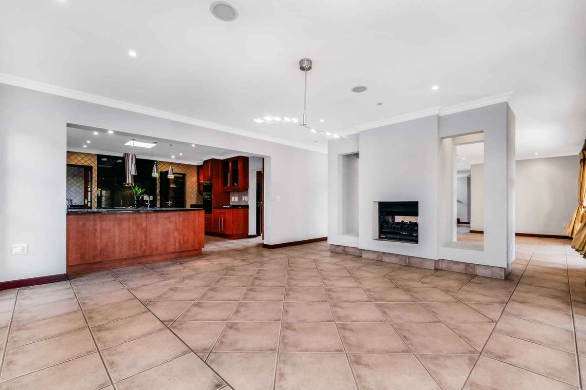 THE PERFECT PRIVATE ENTERTAINER HOME, DESIGNED FOR COMFORTABLE FAMILY LIVING - Photo 5