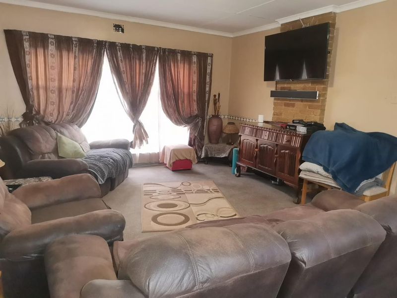 3 Bedroom House For Sale in Vanderbijlpark SE 6 - Photo 6