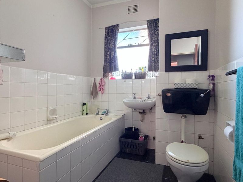 Spacious Apartment Close To Main Routes - Photo 8
