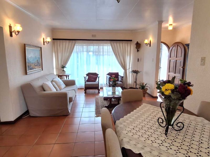 5 Bedroom Property Neat as a Pin!! - Photo 8