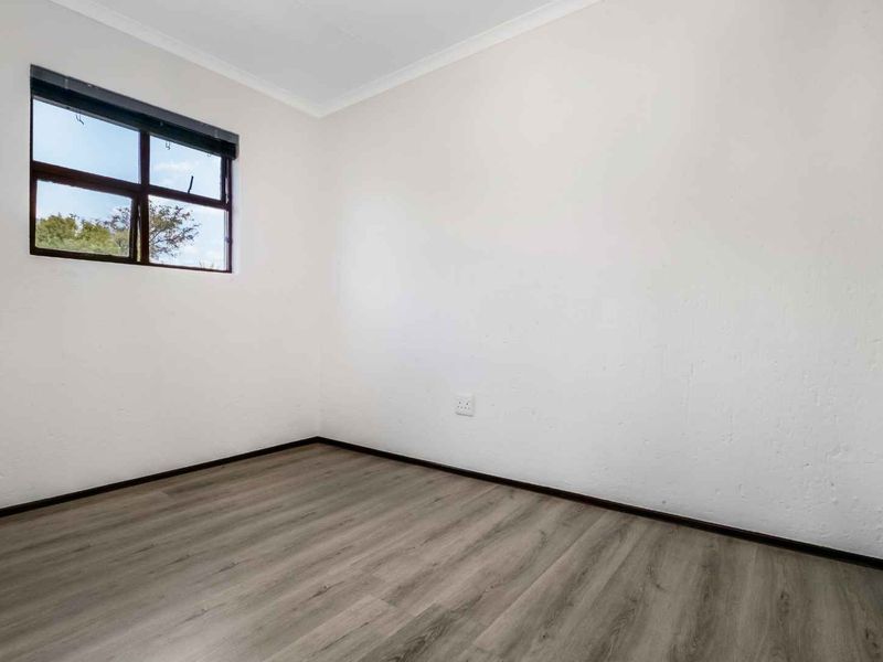 2 BEDROOM, 2 BATHROOM APARTMENT FOR SALE IN FOURWAYS - Photo 10