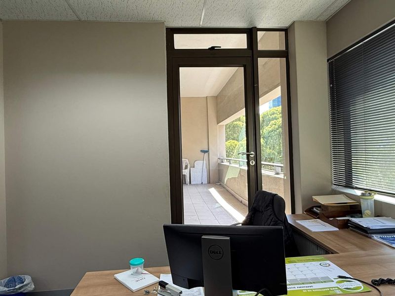 500m2 fully fitted out office to let in Soho on Strand - Photo 7