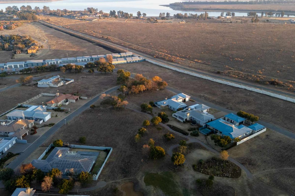 Prime 1026 Sqm Plot in Serene Vaalmarina – Your Dream Property Awaits - Photo 2