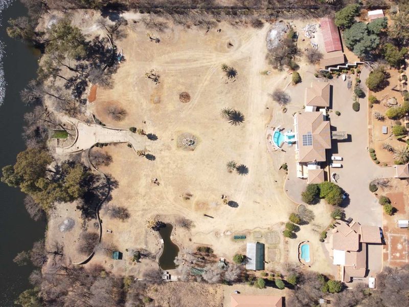 2 Houses, 2 Cottages on 2 Properties on the Vaal River - Photo 4