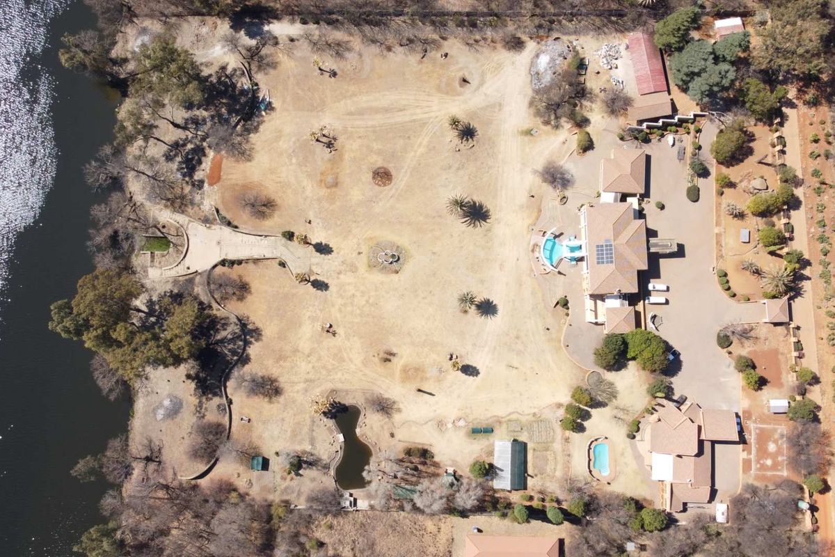 2 Houses, 2 Cottages on 2 Properties on the Vaal River - Photo 4