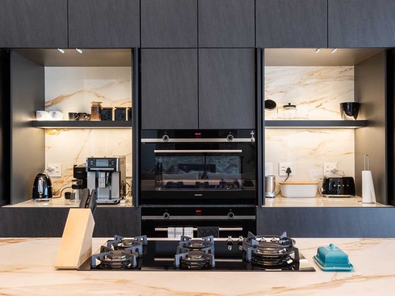 Exceptional Five-Bedroom Furnished Home to Rent in La Vue Neighbourhood on Val de Vie Estate - Photo 8