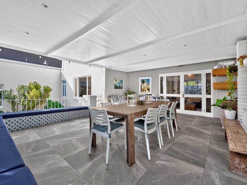 Charming Family Home in Camps Bay - Photo 10