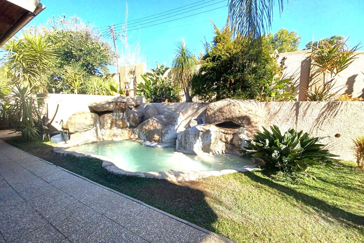 Klein Windhoek - Stunning Family Home... The Ultimate Entertainer’s Dream N$8 350 000 CC Reg - Photo 3