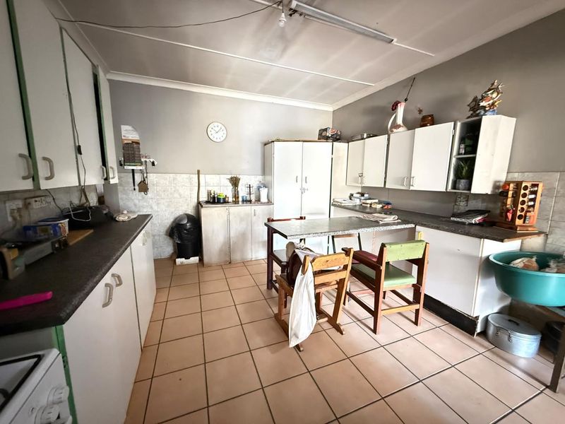 3 Bed, 2 bath house and 4 Flatlets in East Lynne - Photo 10