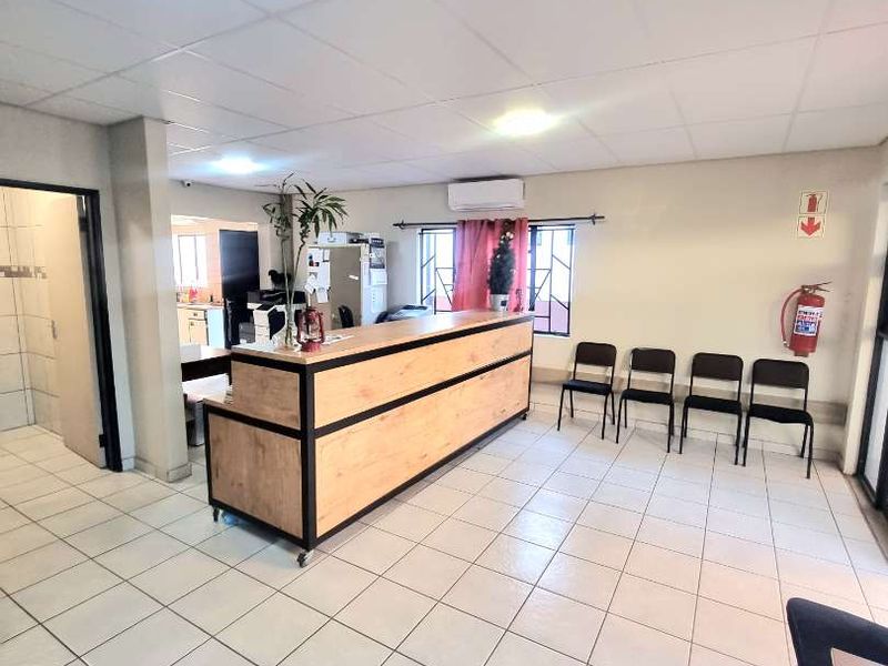 WINDHOEK WEST COMMERCIAL PROPERTY WITH RESIDENTIAL RIGHTS FOR SALE - Photo 4