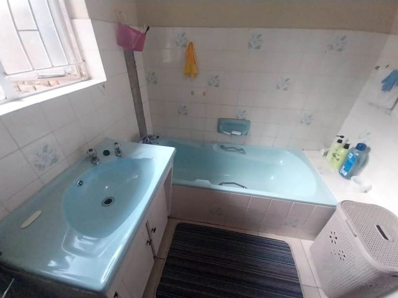 3 Bedroom House In Marbela Complex Birchleigh North - Photo 8