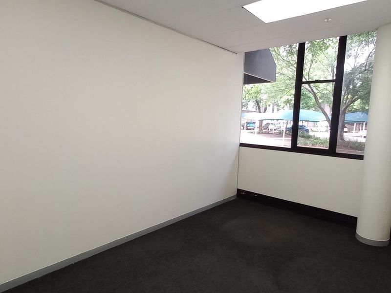 2,633m2 Office Block To Let in Isando Business Park - Photo 7