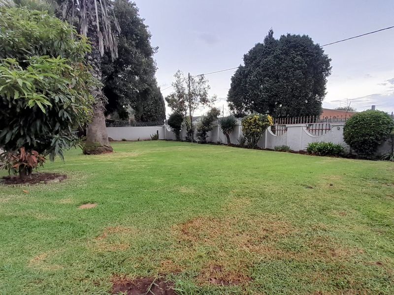Spacious Family Home With Potential - Photo 4