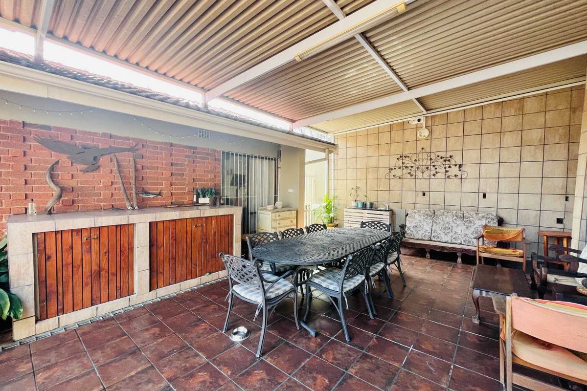 Hendra - Entertainer’s Dream with Cottage, Guest room & Pool ! - Photo 3