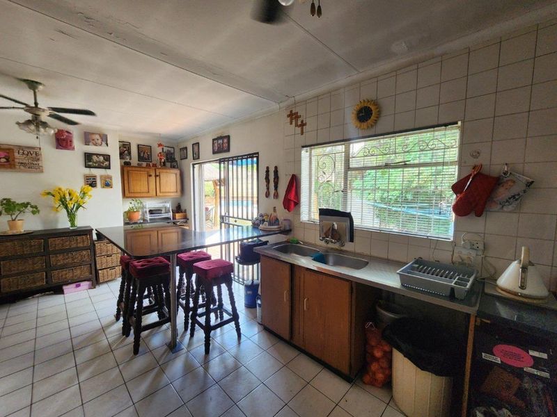 Spacious property in Verwoerdpark - Photo 7