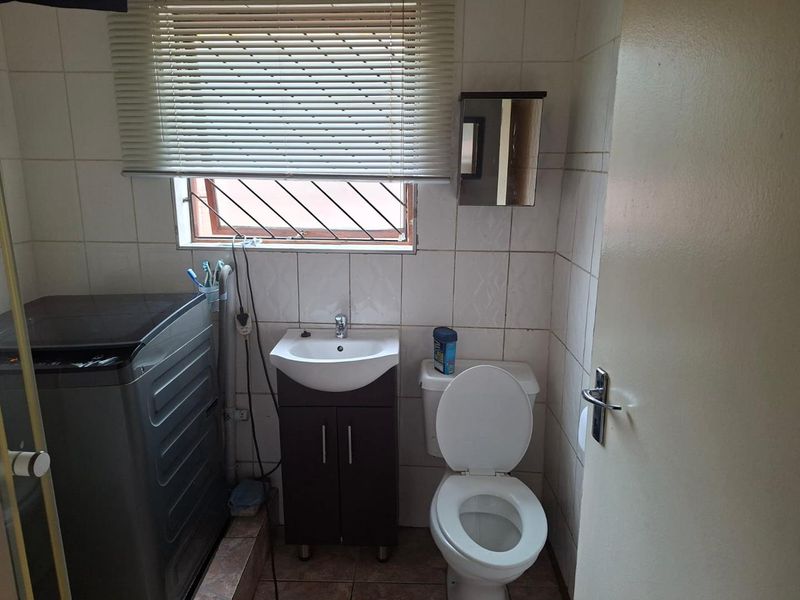 Spacious & Secure 3 Bedroom Family Home in Popular Highbury - Photo 6