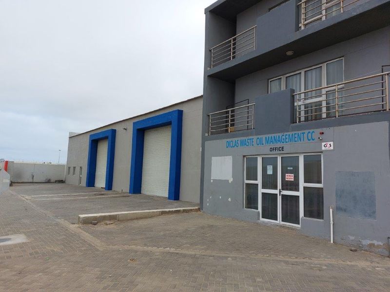 Amazing fully developed Industrial Property with lots of potential 💢 - Photo 2