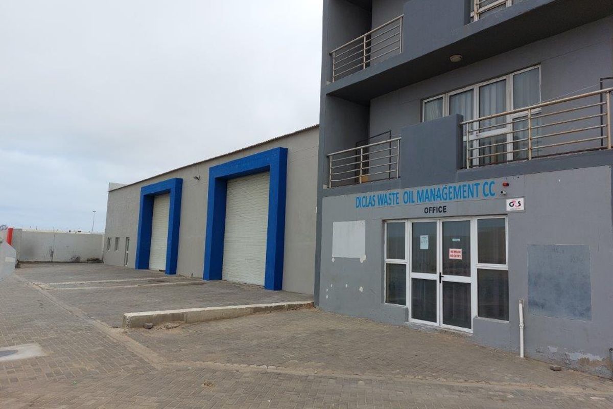 Amazing fully developed Industrial Property with lots of potential 💢 - Photo 2