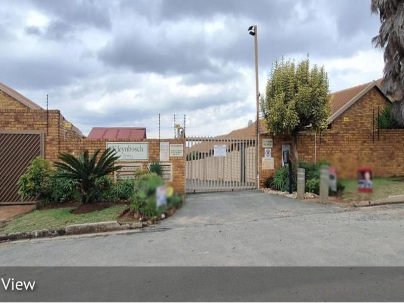 Charming two bedroom townhouse in Birch Acres - Photo 1