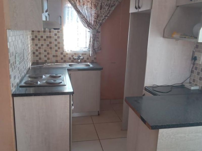 Stunning RDP house to rent in Soshanguve South - Photo 5