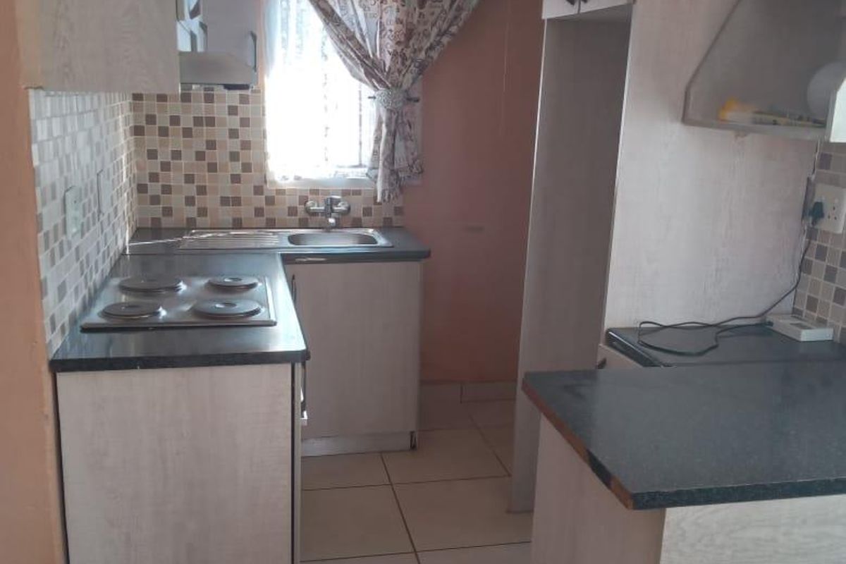 Stunning RDP house to rent in Soshanguve South - Photo 5