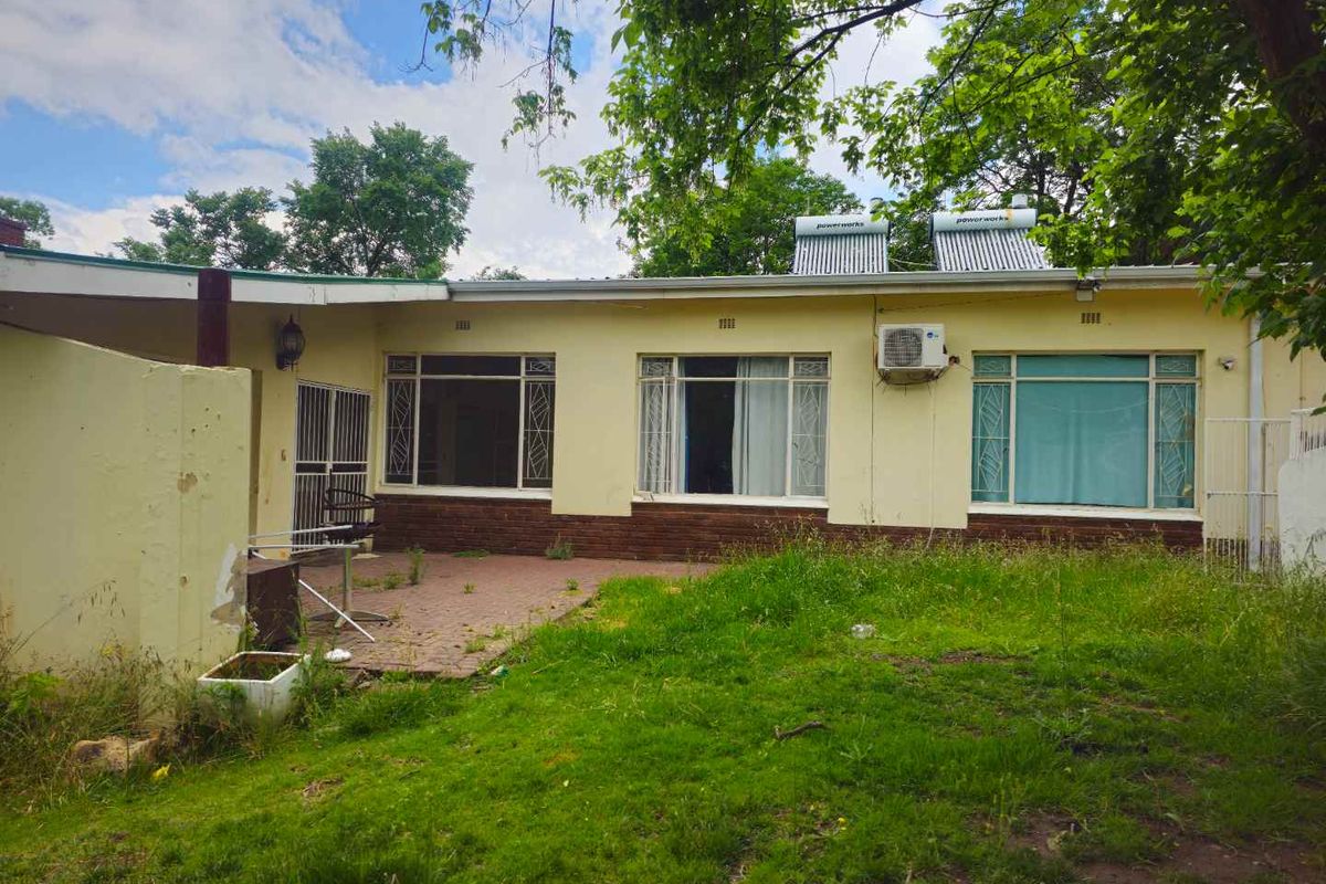 **Spacious 4-Bedroom Property with Immense Potential** - Photo 5