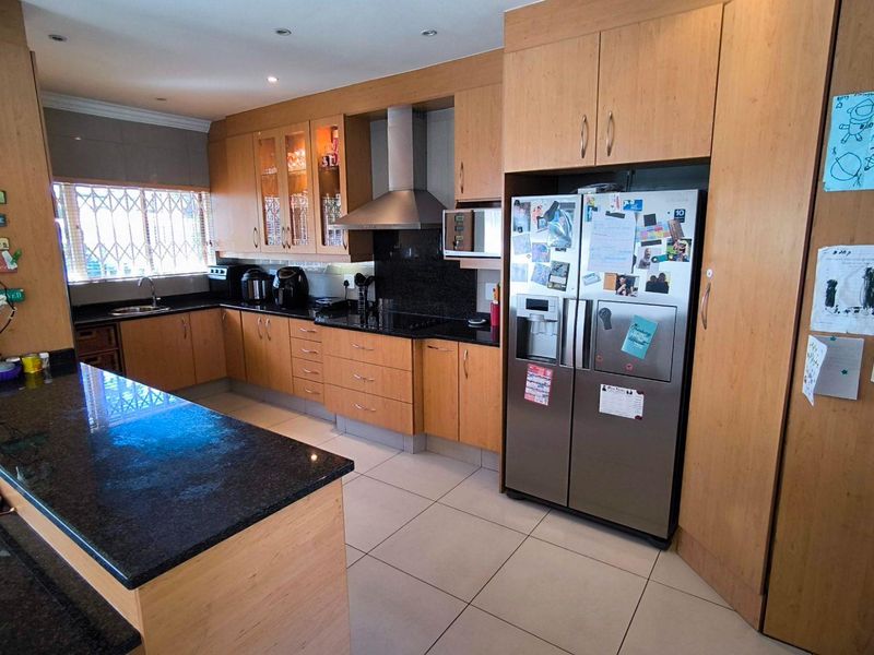 Prime Location in Brackenhurst! - Photo 3