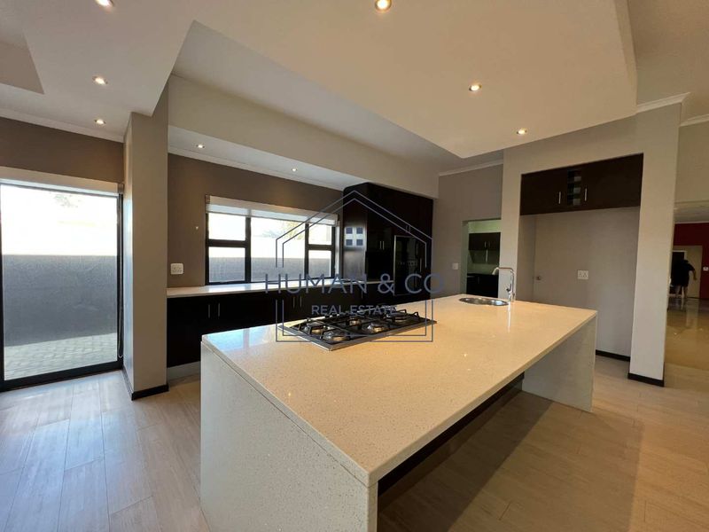 MAGNIFICENT AND BUILT TO PERFECTION 6 BEDROOM HOUSE FOR SALE Ultra modern 6 Bedroom House in Meersig - Photo 8