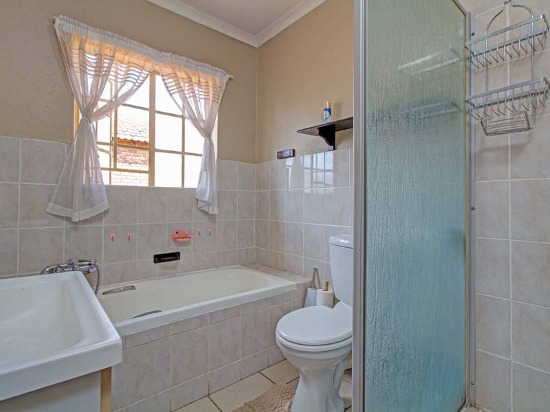 Vibrant Lifestyle: Modern Townhouse with All the Extras! - Photo 8