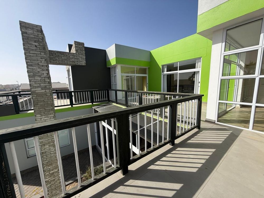 Main bedroom's balcony