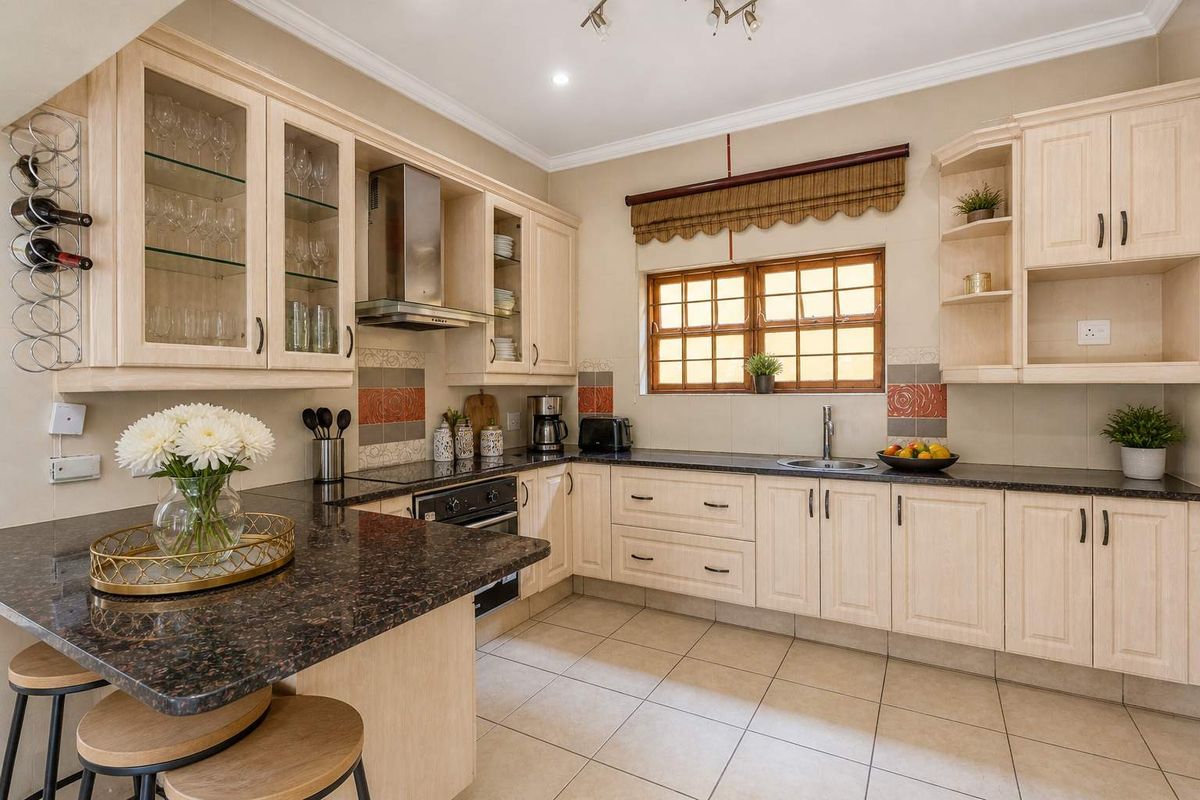 Stunning 4 Bedroom home in sought-after Kyalami Terrace - Photo 3