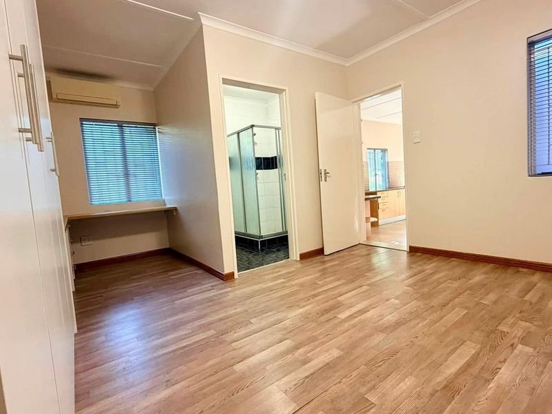4 Bedroom Townhouse TO LET in Ludwigsdorf - Photo 5