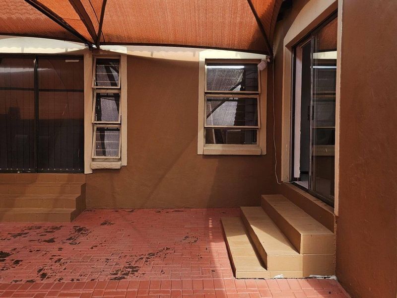 Massive house for sale  at Canal Village - Photo 9