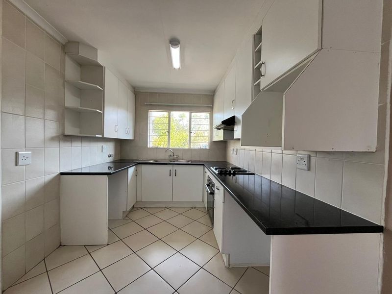 TWO BEDROOM APARTMENT IN HALFWAY GARDENS AVAILABLE. - Photo 2