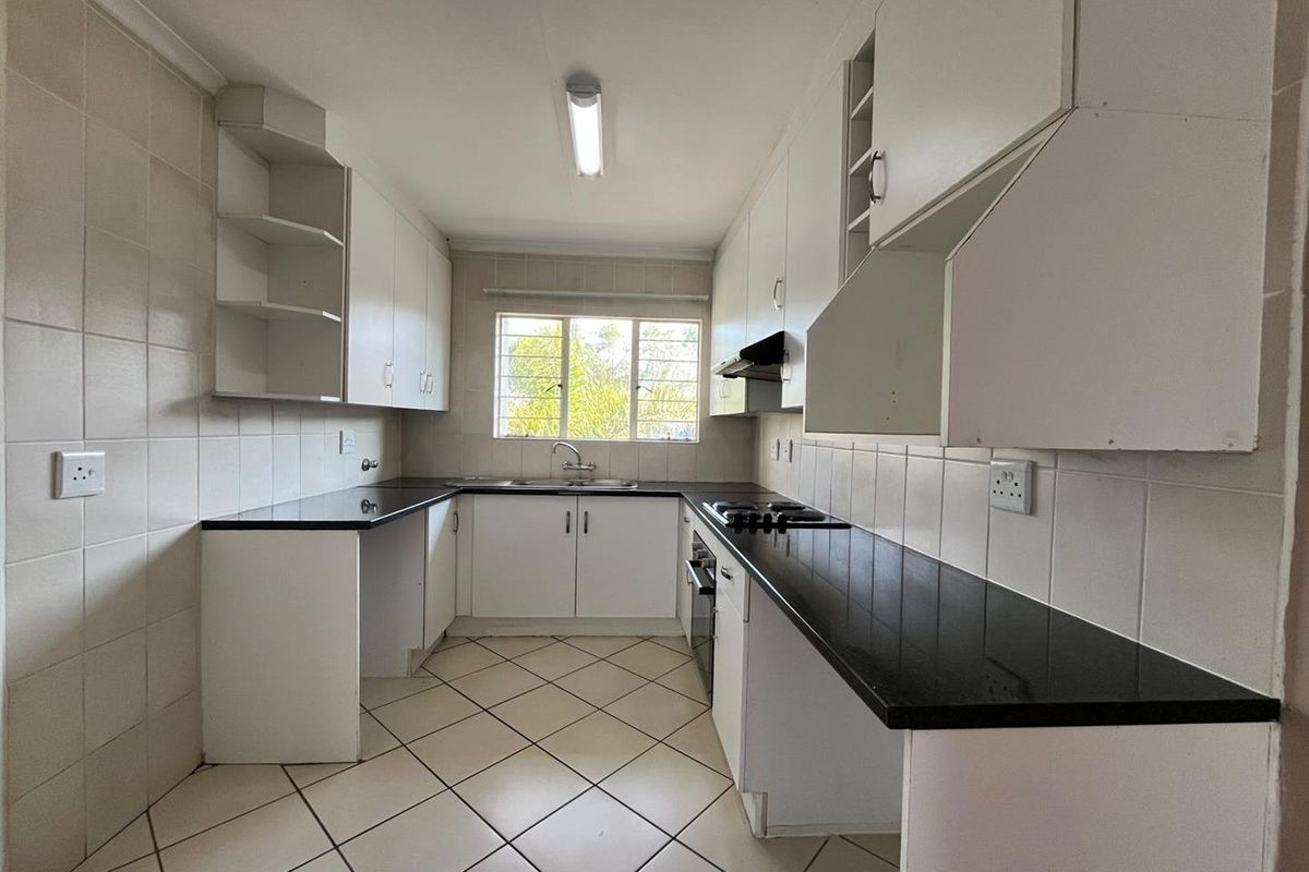 TWO BEDROOM APARTMENT IN HALFWAY GARDENS AVAILABLE. - Photo 2