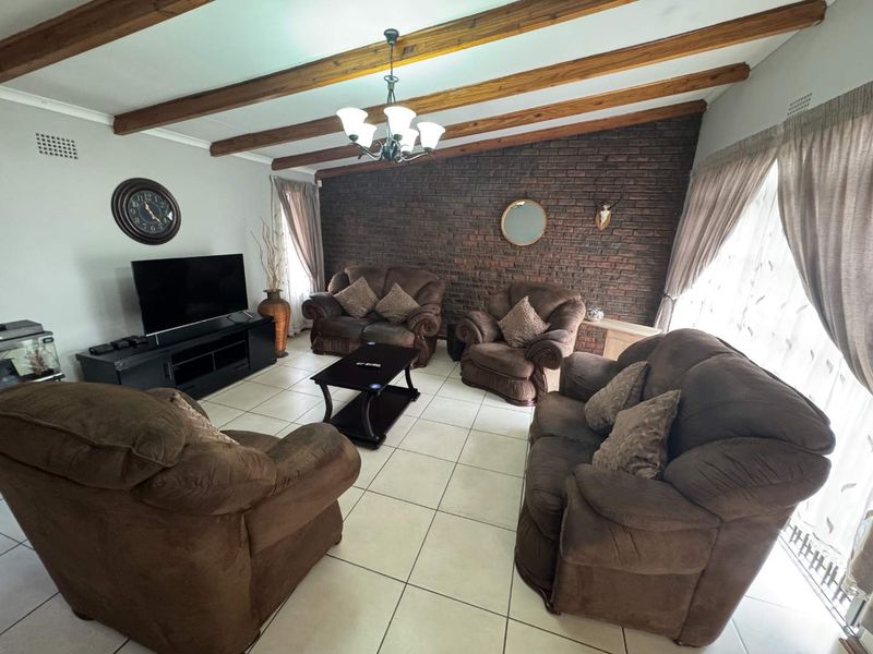 Family Home with Flatlet for Sale - Photo 4