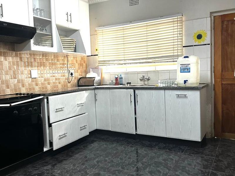 Step into a home that offers both space and versatility, perfectly suited for comfortable family living and effortless entertaining - Photo 5