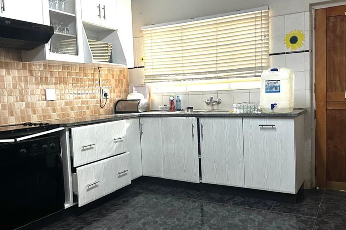 Step into a home that offers both space and versatility, perfectly suited for comfortable family living and effortless entertaining - Photo 5