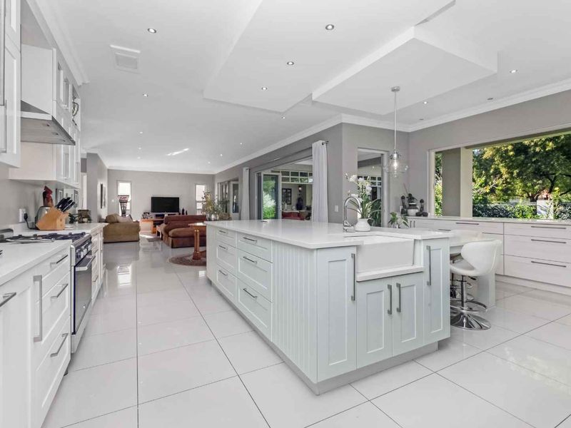 LOOKING FOR YOUR METICULOUSLY CARED FOR DREAM HOME TO ACCOMMODATE YOUR FAMILY? - Photo 4