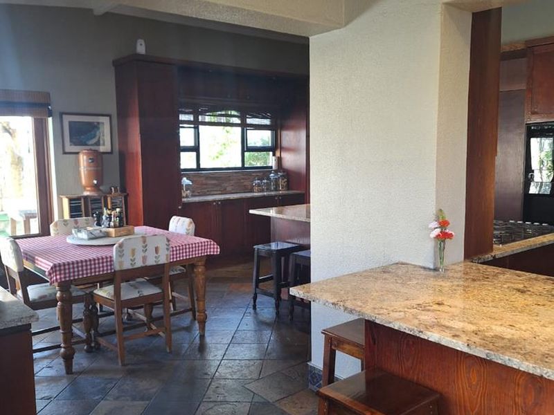 Spacious 5-Bed Residence With Consulting Rooms In Klein Windhoek - Photo 8