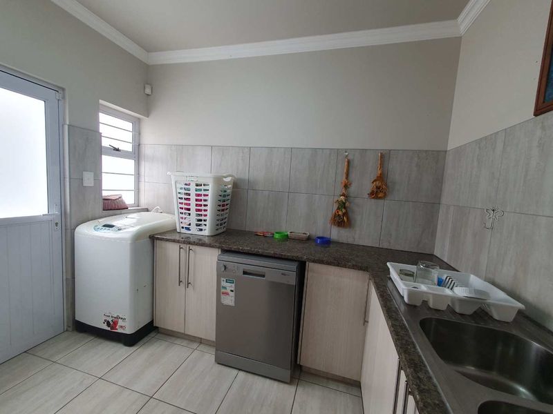 For the small family, or first-time buyers. - Photo 4