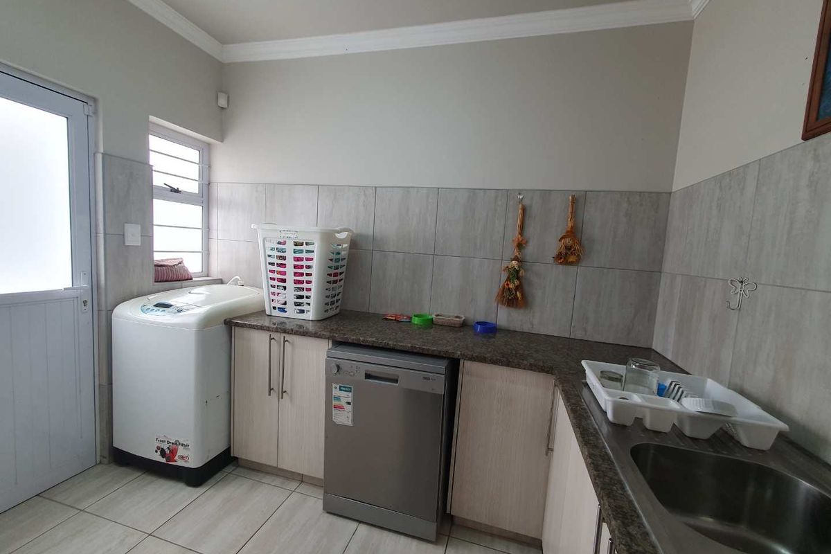 For the small family, or first-time buyers. - Photo 4