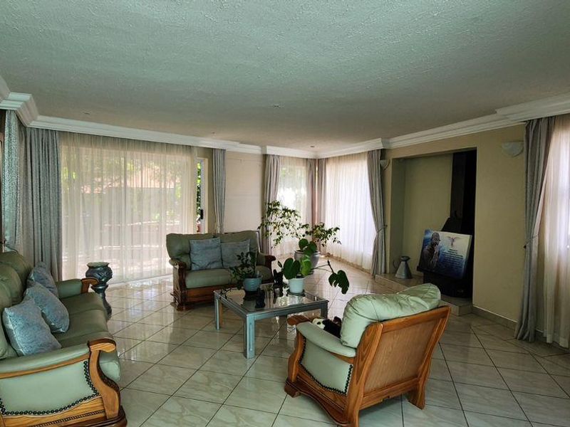 House for sale - Photo 2