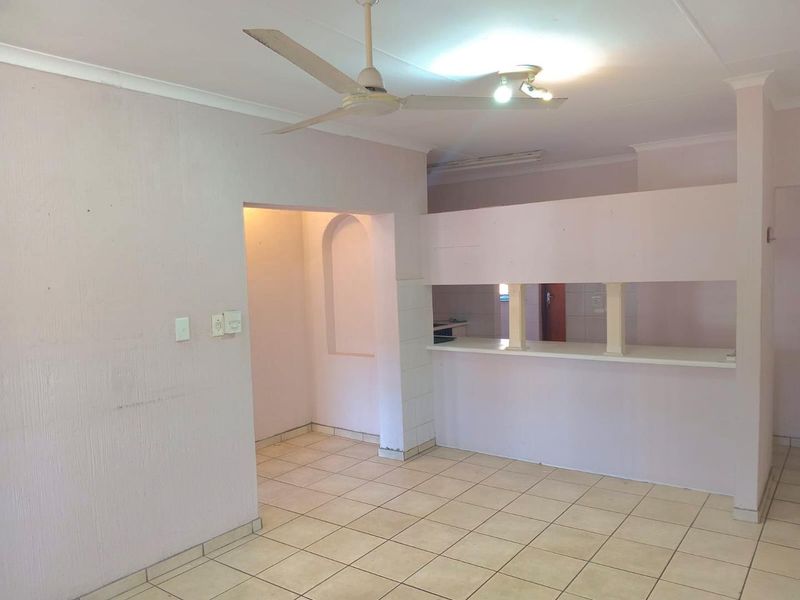 Spacious 3-Bedroom Apartment in Secure Complex (SOLE MANDATE) - Photo 3