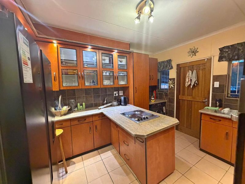 3 Bedroom House for Sale - Photo 4