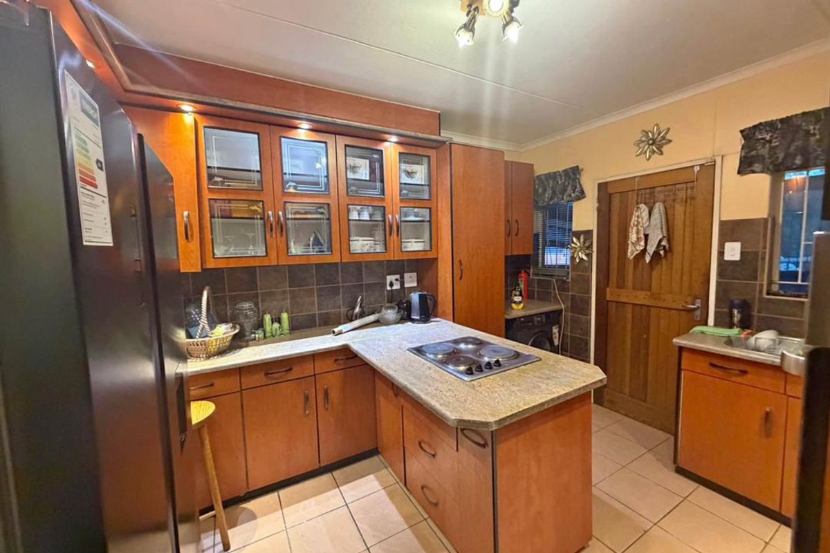 3 Bedroom House for Sale - Photo 4