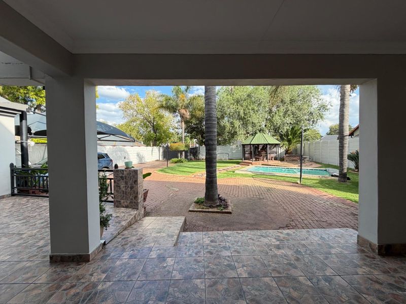 Warm Family Living in the Heart of Randhart, Alberton - Photo 10