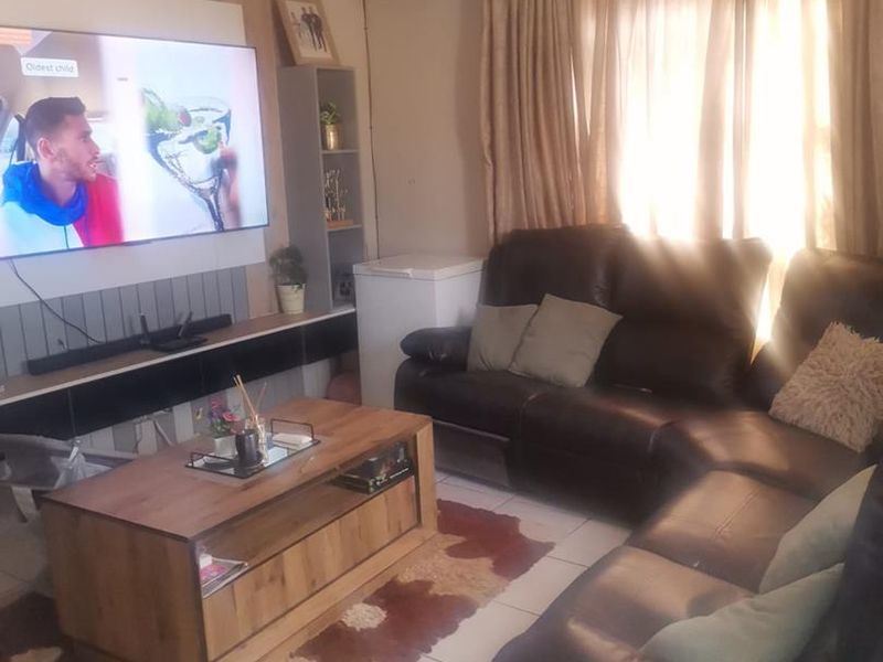 3 Bedroom House For Sale in Vanderbijlpark CE 7 - Photo 4