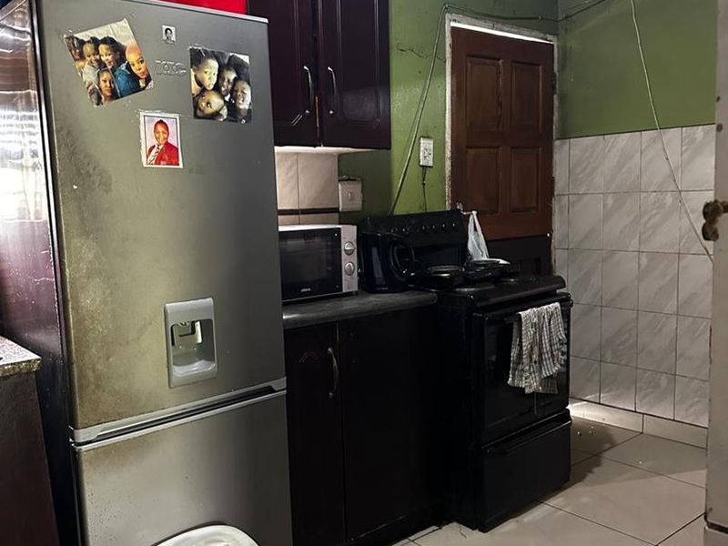 3-Bedroom Home with Garage and Granite Kitchen - Photo 4