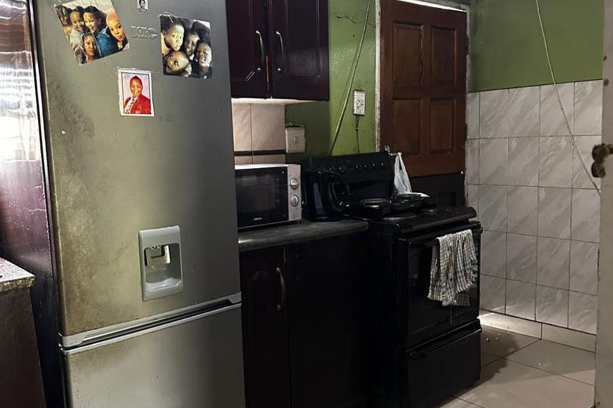 3-Bedroom Home with Garage and Granite Kitchen - Photo 4